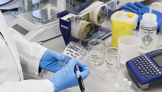 Etiquetas escritas a mano poco confiables