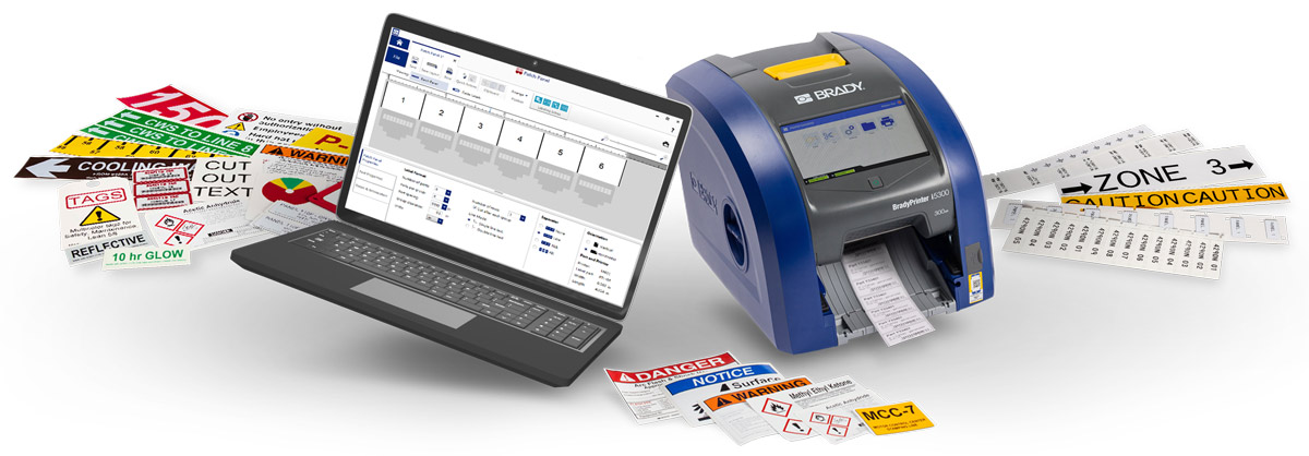 Una computadora portátil ejecutando el software Brady Workstation. Está al lado de una impresora de etiquetas y un surtido de etiquetas.