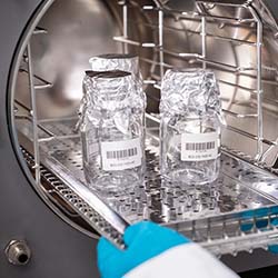 Frascos en un autoclave.