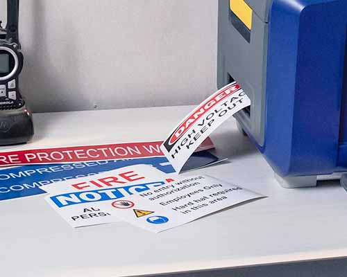 La S3700 imprimiendo varias etiquetas multicolor