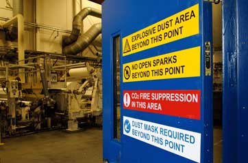 Etiquetas Brady de seguridad de colores para puertas