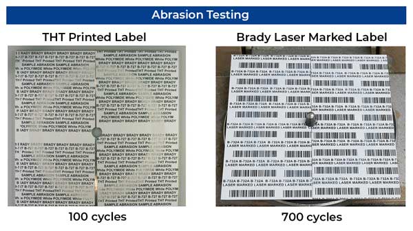 Prueba de abrasión de una etiqueta impresa de transferencia térmica tradicional (100 ciclos) contra una etiqueta marcada con láser (700 ciclos). 